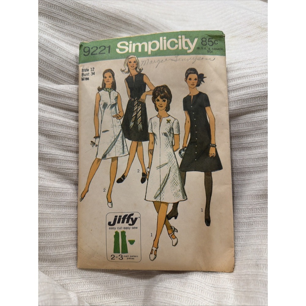 VINTAGE SIMPLICITY LADIES SLIT NECK DRESS PATTERN 9221 SIZE 12